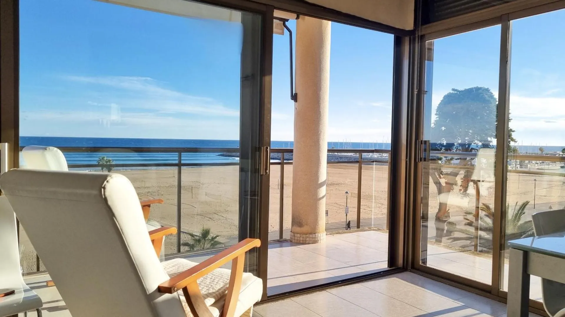Apartment Duplex En Primera Linea De Playa Torredembarra